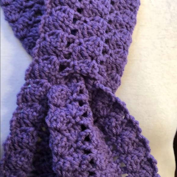 Neck warmer scarf Fastens through hole in scarf - Picture 3 of 4